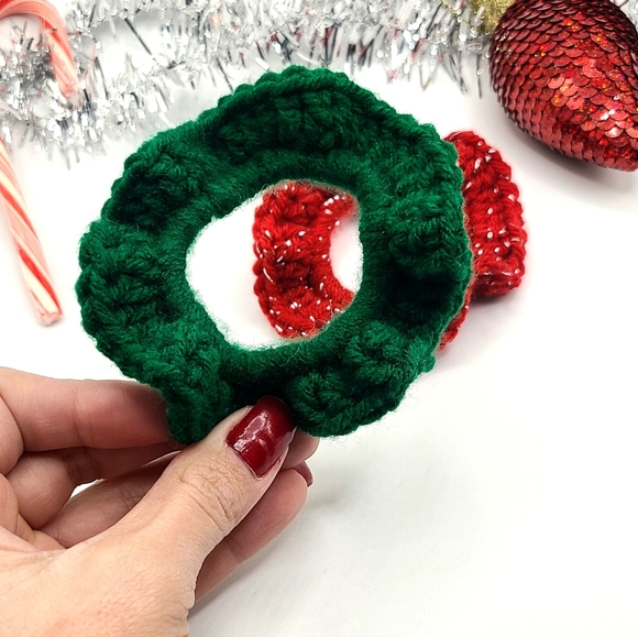 Green scrunchie, women's scrunchie, crochet scrunchie, Christmas hair scrunchie - Picture 1 of 1